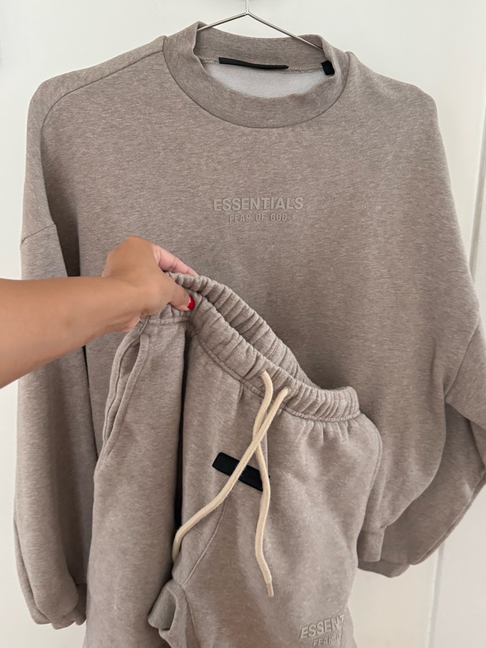 Essentials Sweatshirt & pants in Taupe